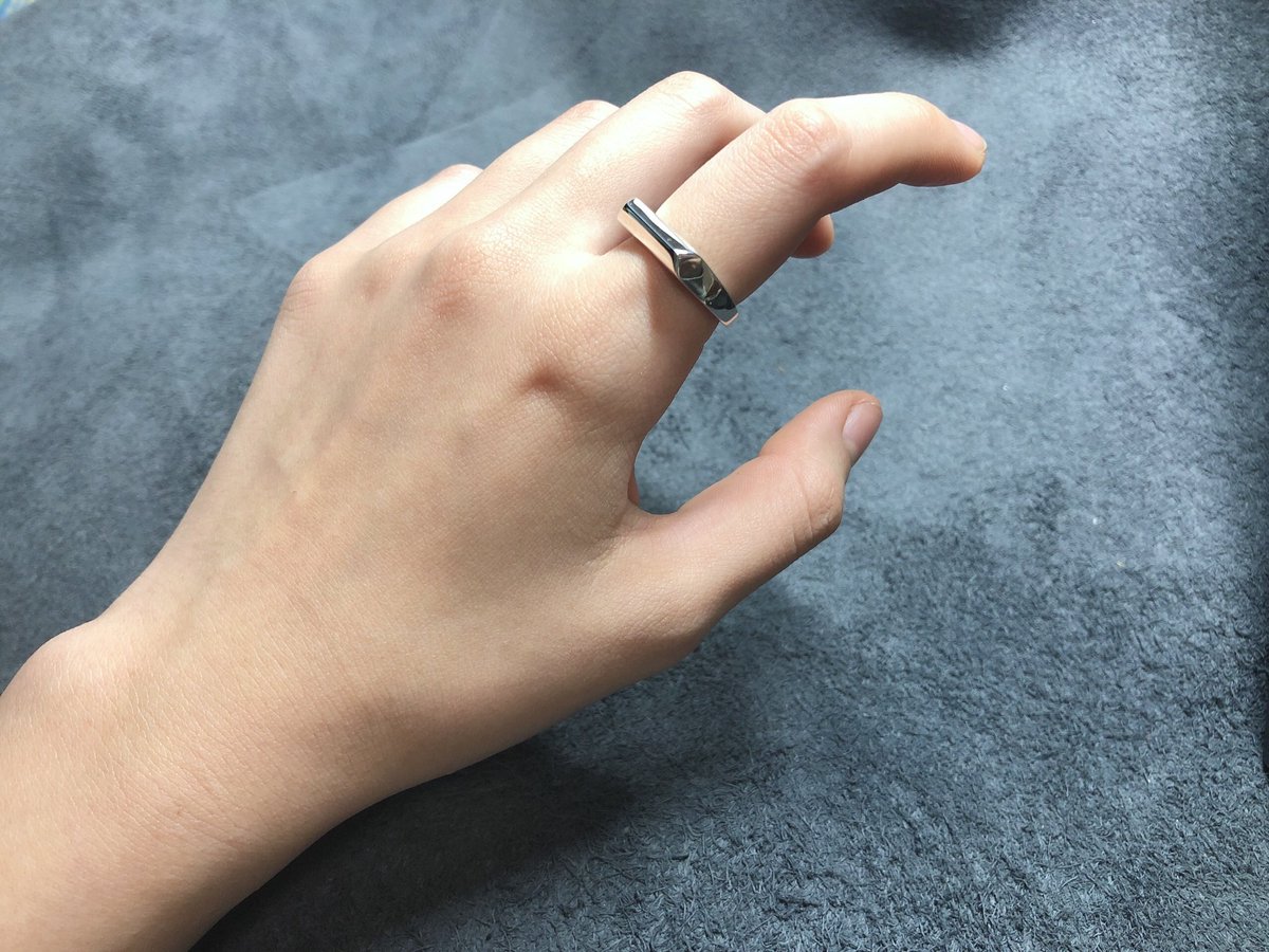 シルバーリングです。
二種用意しています。
クリエーターズマーケット出展します。
#クリエーターズマーケット 
#シルバーアクセサリー 
#ハンドメイド #ハンドメイド好きさんと繋がりたい