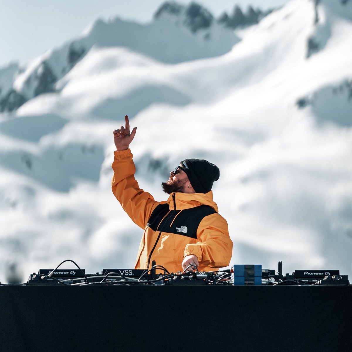 I’m SUPER happy to come back this year to one of my favorite festival : <a href="/EwaxFestival/">E-WAX Festival</a> Mainstage !!! 
Last year was special, playing alone in the middle of the mountain was amazing but 2022 will be 100x better with a crowd ❤️🇫🇷

Ticket link on E-WAX socials.