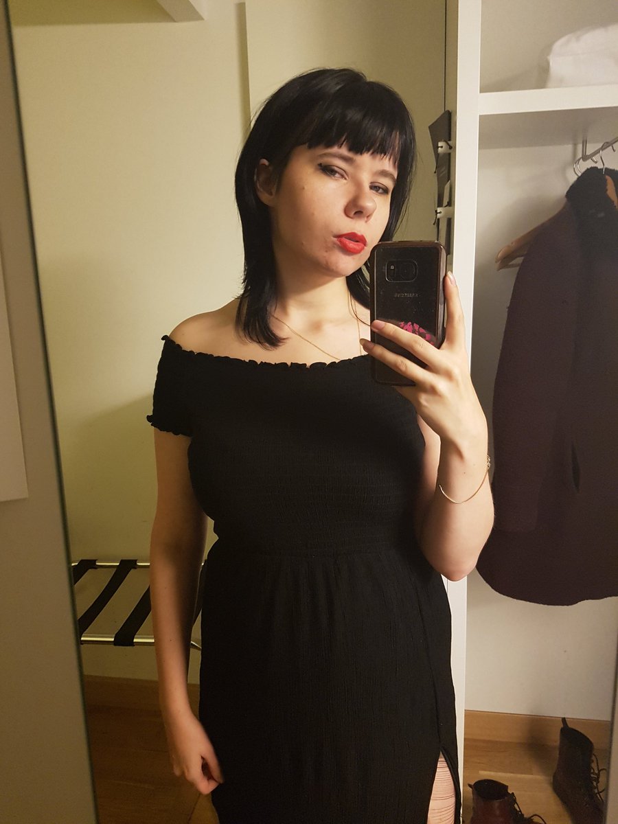 MinxtressIsa's tweet photo. A simp said I was giving of Morticia vibes today, I'm not sure I agree 🤔

What vibes to I give off to you?

💸 findom femdom queer altdomme curvy domme https://t.co/cWkAZS63Rq
