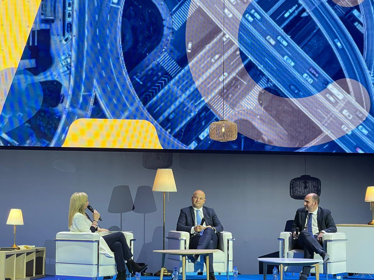 🎤 Le président <a href="/LionelCanesi/">LIONEL CANESI</a> est présent aux #AssisesCNCC pour échanger avec <a href="/YannickOllivier/">OLLIVIER Yannick</a>, président de la <a href="/CNCC_audit/">CNCC</a>, sur les enjeux pour la profession des #ExpertsComptables dans les prochaines années.