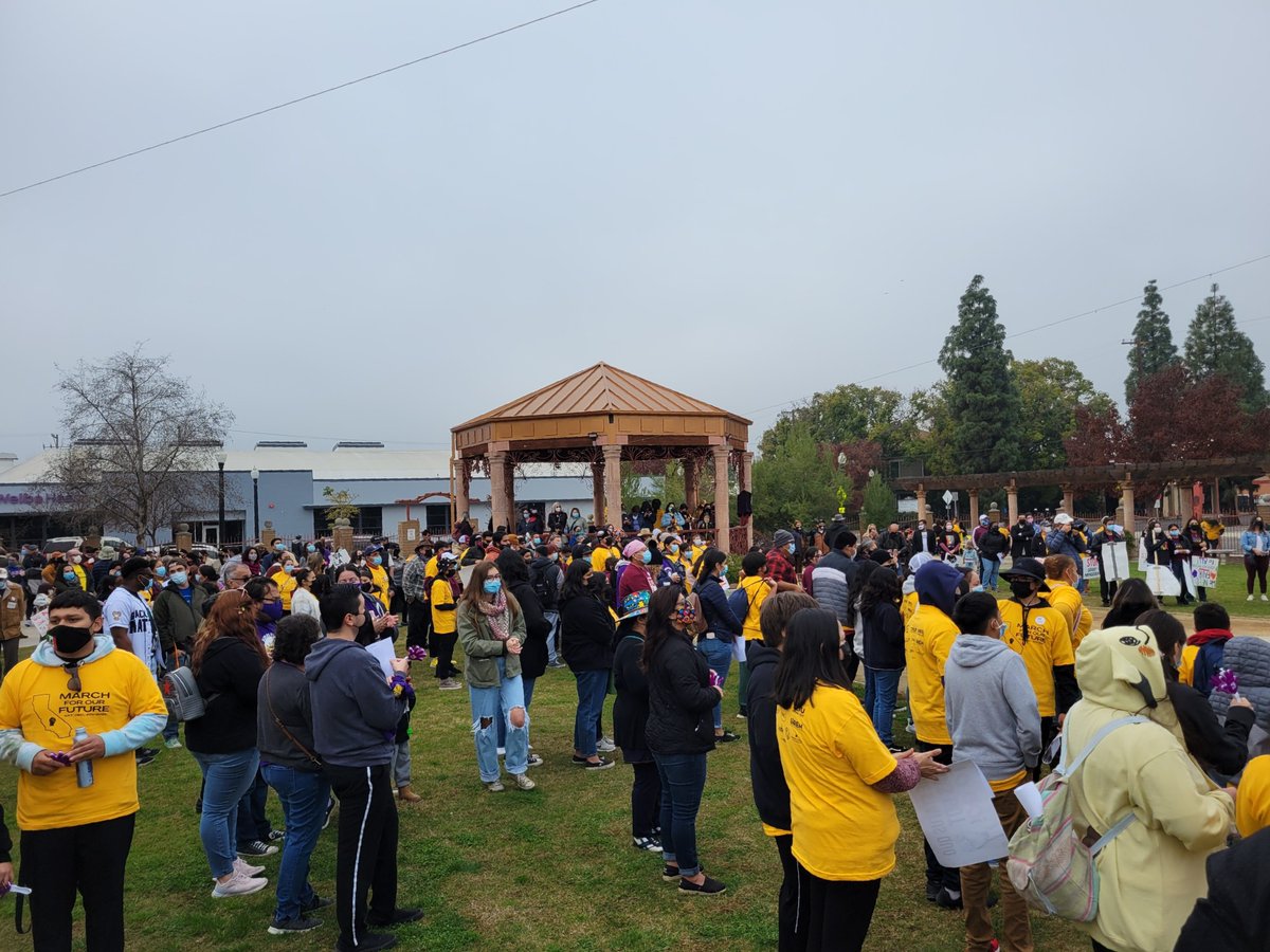 MiFamiliaVota's tweet photo. REDISTRICTING IN CALIFORNIA ➡️ This past weekend MFV participated in the @DoloresHuertaFD, March for Your Future to demand fair representation, fair funding and fair resources. #Fight4FairMaps #Redistricting #peoplepoweredmaps https://t.co/AH04YMS14P
