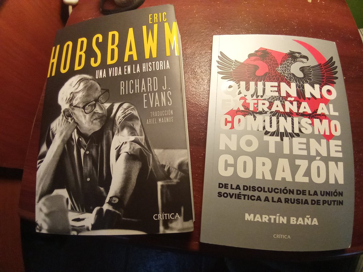 barrerajuani's tweet photo. Cuando pasás por la librería y es el mes del santo aguinaldo. https://t.co/XRyO3rXxlW