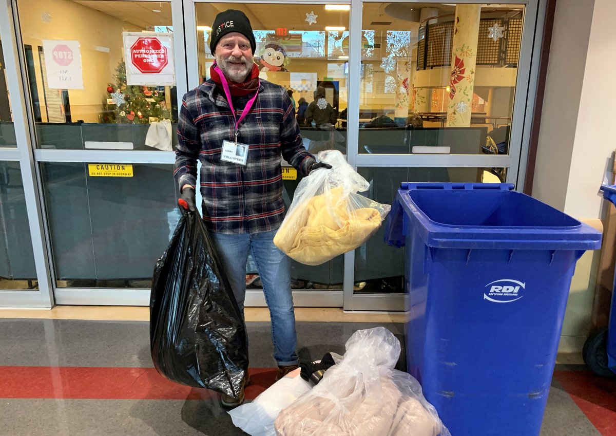 Big thank you to the <a href="/RoyalColwoodGC/">Royal Colwood Golf Club</a> members for their generous donation of socks and blankets #yyj #Colwood