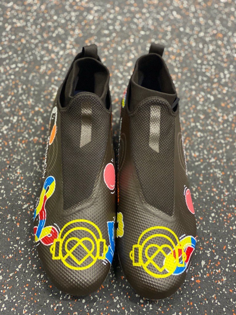 DWilkins21's tweet photo. Loving my man @5mackwilson1 #cleatsforacause @nfl shoes in support of @kulturecity https://t.co/56atDNamuH