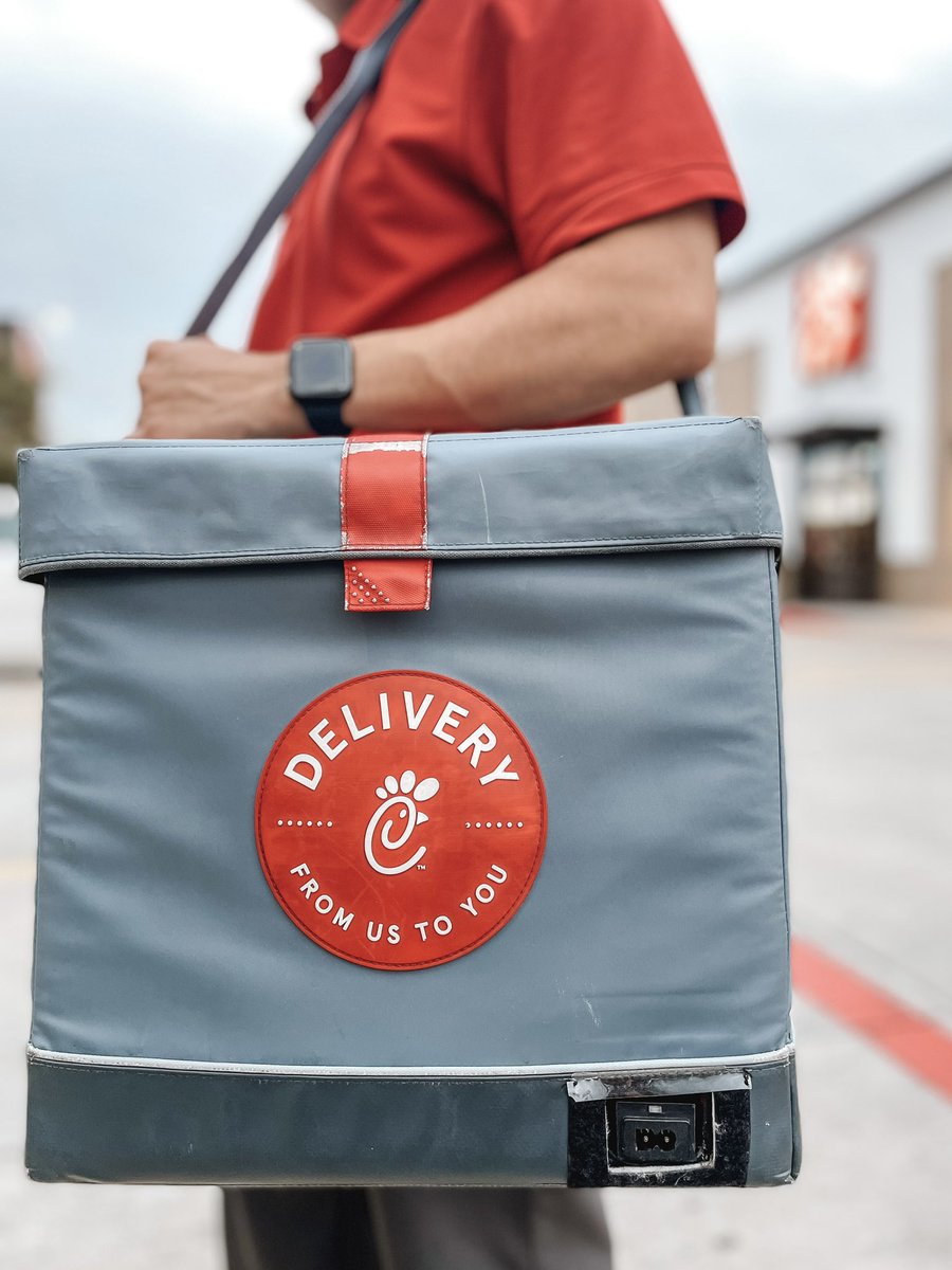 cfalaplaza's tweet photo. Skip the traffic and let us bring your meal to you. Order for delivery using the Chick-fil-A app &amp; select Chick-fil-A La Plaza &amp; South 10th St as your Chick-fil-A location! 🚙😊 https://t.co/jaEbt8M765