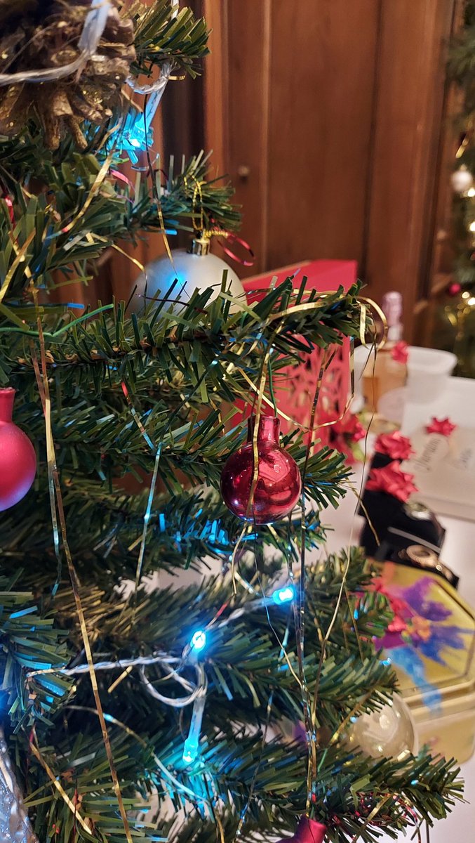 Looking forward to welcoming our guests this evening 🎄