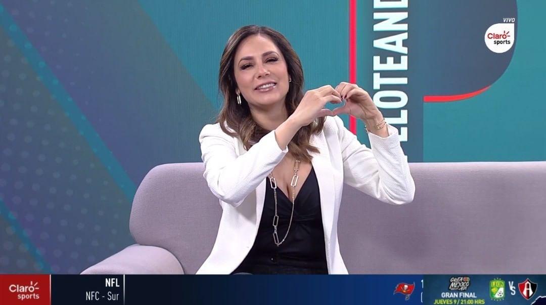 JackieFelixFan's tweet photo. Guapísima @JACKIE_FELIX en #Peloteando 🤍🖤 https://t.co/3Gp8cevse7