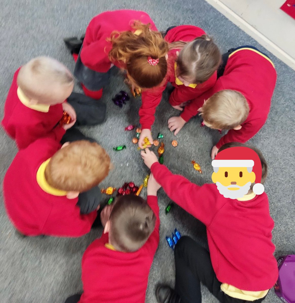 stdavidsrc2017's tweet photo. So much Maths from a Christmas tub of chocolate!๐ซ Counting, sorting, comparing, adding, making number bonds, making patterns and subtraction (without eating any!) to name just a few skills! #sdpsy1 #mathsrich #usingourskills https://t.co/ggE0rZCD3O