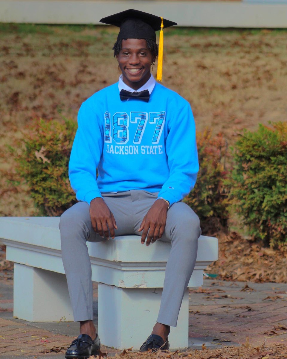 __princ3's tweet photo. 👨🏾🎓 1 day left
.
.
.
“Be strong and courageous. Do not be afraid or terrified because of them, for the LORD your God goes with you; he will never leave you nor forsake you.”
—Deuteronomy 31:6
#JSUAlumni #JSUGraduate #graduating #classof2021 #grad #alumnus #THEEILOVE https://t.co/n0rYXwsYP0