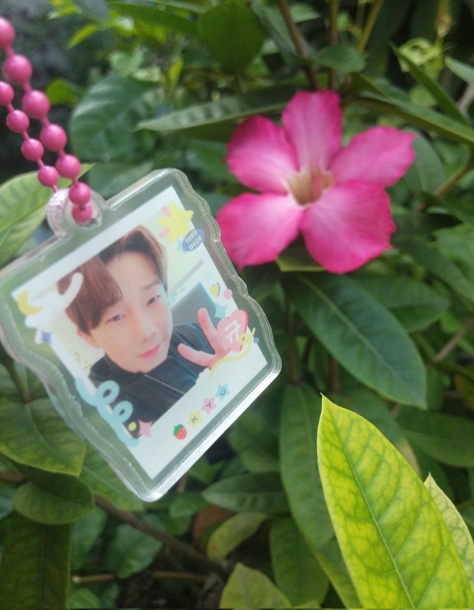 audereestfecere's tweet photo. the keyring arrived safely yesterday evening! thank you so much for the giveaway @sunggyuday ❤️❤️ the keyring is so cute i love it so much ❤️❤️❤️ https://t.co/B3PKglEsW5