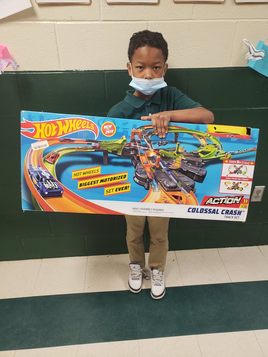 Thank you Braylon for donating this huge gift for Stuff the Bus!! <a href="/DicksonTigers/">E.R. Dickson Tigers</a>