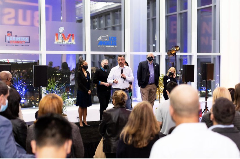 bjw704's tweet photo. Business Connect suppliers talking opportunities with Dave Shaw/Media Operations at NFL Network, Tina Suca/SoFi Stadium, Scott Bosarge/AEG,  Courtney Moore/LADodgers, Aura McCracken-Byrd/ NBCUniversal, and Dwayne Shaw/LA28. Thanks for working with us.  #SBLVI
 #LASuperBowl https://t.co/hAQuUXquSq