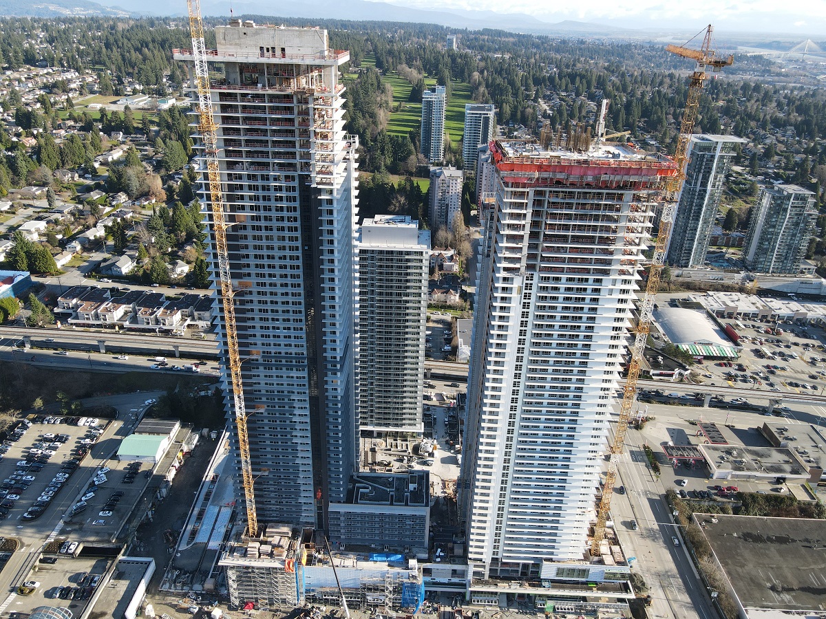 GBLArchitects's tweet photo. Check out the latest construction progress photos of 
@TCOLougheed
 by 
@ShapeProperties
Tower #1 has now topped off.
Photos by ITC Construction
More on the project:  
https://t.co/SM6Z8T11St  @GlotmanSimpson 
#gblproject #mixeduse #residential #commercial #retail https://t.co/PcK9TccEQQ