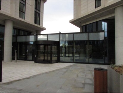 We have just successfully completed all the curtain walling to the ground floor of the new stylish apartment development at Chester Road, Manchester for Renaker.