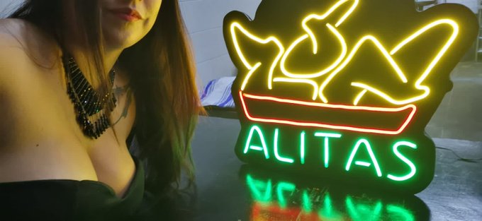 &iquest;A qui&eacute;n voy a ver en la noche de Jueves de ambiente en las alitas? Va a estar muy divertido!!!  DJ,<a href="/tag/cdmx"class="tags"><span>#cdmx</span></a>