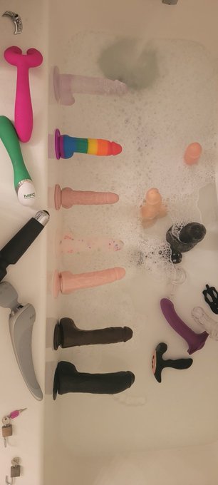 How do you wash all your toys? https://t.co/mwpihoKbiU