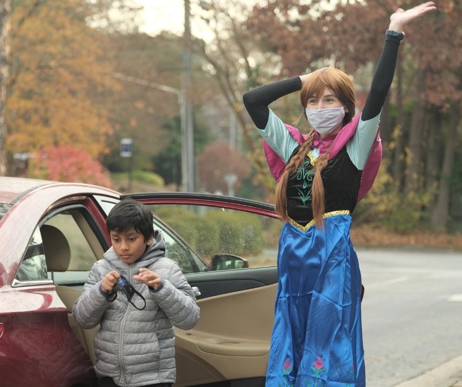 MIS_ATL's tweet photo. As the weather gets a bit chillier, some animated faces felt compelled to greet us at this morning’s carpool!

Thx for participating in Leonard’s Change Challenge! We collected $573.06 in loose change!
#empoweredandconnected #giftededucation
#goLynx
#letitgo https://t.co/XbMCGgaxUk