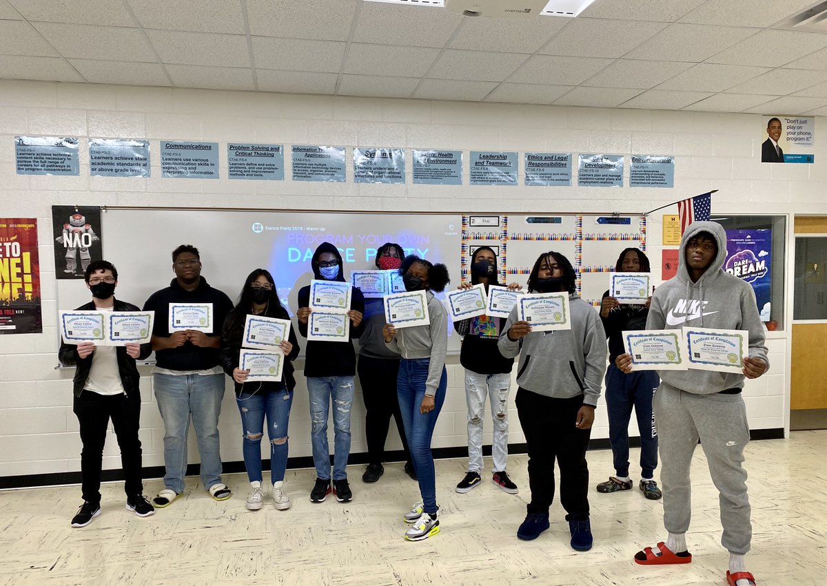 MaxineMarshEdS's tweet photo. MHS Computer Science Scholars were awarded Certificates of Completion for their successful accomplishments in an Hour of Code! ⁦@AntonioMattox2⁩ ⁦@JulissaForbes⁩ ⁦@CoachMikalUwood⁩ ⁦@Rhodes2EDU⁩ ⁦@DrCrysWilliams⁩ ⁦@CTAE_HCS https://t.co/H8npAQGr97