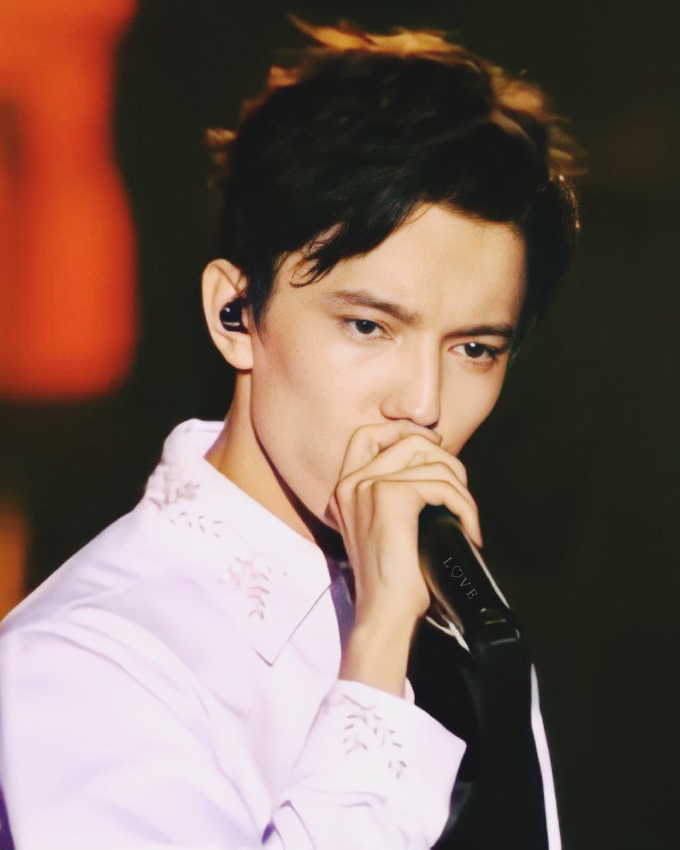 your_love__0524's tweet photo. この時、私はまだ #Dimash を知らない
私の中で #Bastau のステージは伝説✨
このBastauの
この瞬間の輝きを私はリアルタイムでは知らない
だから、今の姿を日々心と記憶に刻む。
その瞬間、瞬間を。。。
@dimash_official ♥️
#димаш #迪瑪希 #ディマシュ
#Dimashを日本へ
#来日公演へ全力応援宣言 https://t.co/iHeCYurc0r