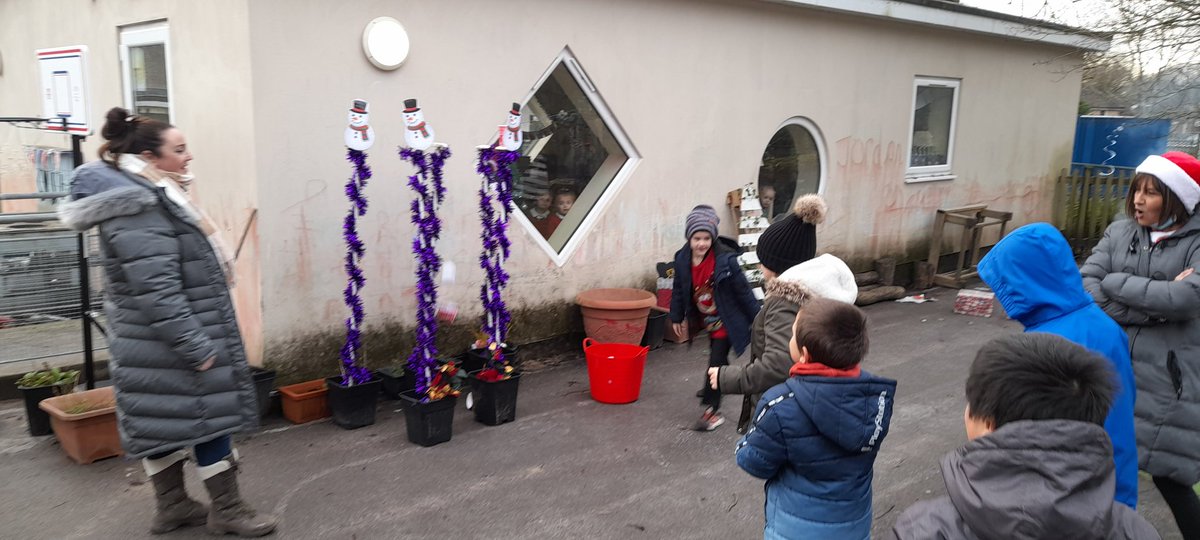CraigfelenP's tweet photo. #cfp34 kicked off Winter Wonderland this morning with the fun games! https://t.co/ObLLprocOs