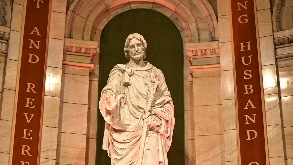 hello and good morning. have some shots of the Chapel of Saint Joseph in the Cathedral of Saint Paul. a good place.