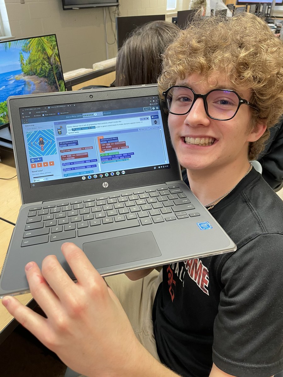 leslierg's tweet photo. https://t.co/Ra6N4enP2g Dance Party in Ms. G’s class at MHS!! #CSEdWeek #CSEverywhere @MunfordHigh @mhs_talley @gracielavhaney https://t.co/eQMqVCRPWr