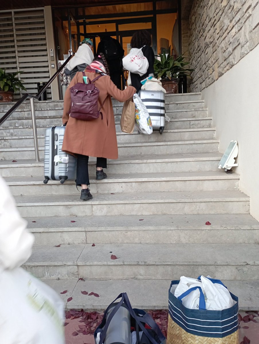 jdtgarriga's tweet photo. #sharediversitat #diversitatuoc1

Entrada a un hotel amb moltes escales i cap entrada alternativa. https://t.co/LhvBfhdvmq