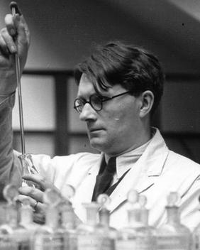 medievalchina's tweet photo. #BOTD: Joseph Needham 李約瑟 (1900–1995), British biochemist and #sinologist. Extensive travels in #China during WWII stirred his lifelong passion for #ChineseScience. After returning to #Cambridge, he launched the massive #ScienceandCivilisationinChina @NeedhamResearch.#Sinology https://t.co/U7l2BNA1bP