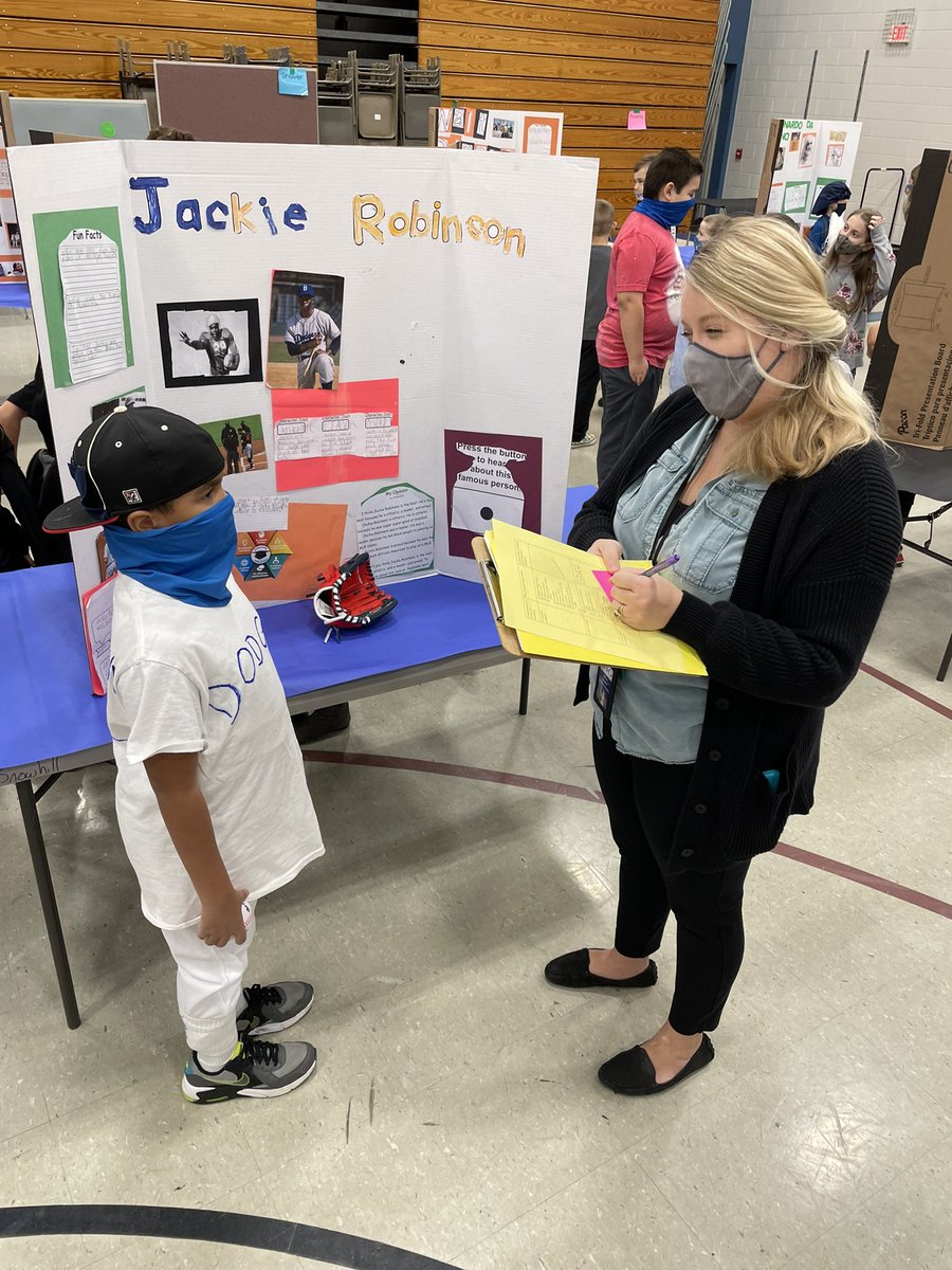 JohnR_Leeper's tweet photo. @heritage_elem I loved learning about Betsy Ross from Ms. Burke!  Such a powerful voice and strong eye contact for a second grader! Skills that can personally grow on were demonstrated. Exhibitions of Student Learning deepen what kiddos know and share!   #IL3 #EffectiveCommunicator https://t.co/DfWVbhSLZv