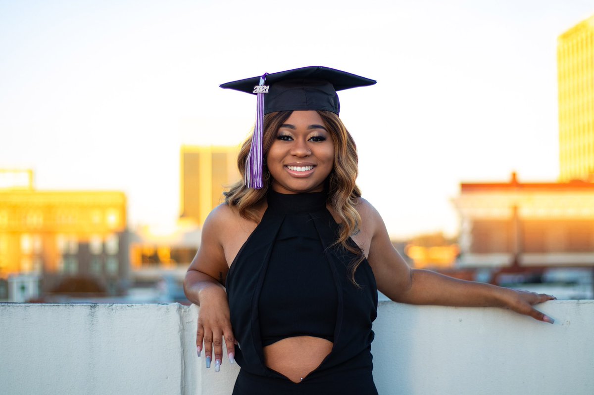 LilTokeyo's tweet photo. Today’s the day , its been a long 4 year journey head ass … im out this bitch 😛🥂🎓 #gradszn https://t.co/8OGA9W5nb7