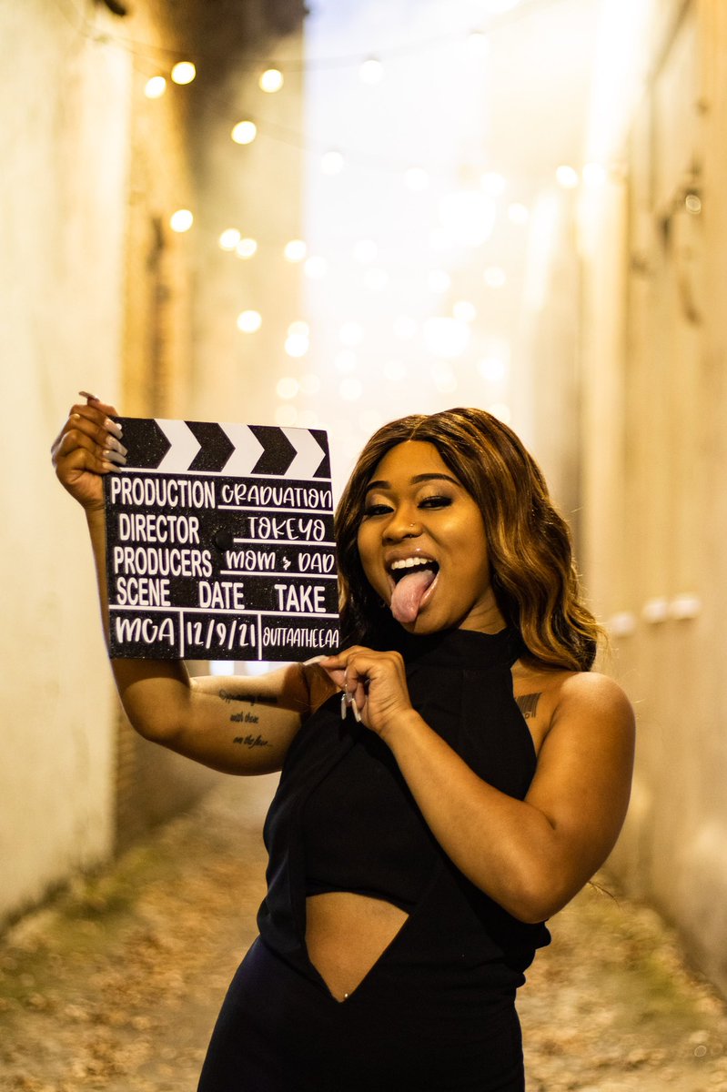LilTokeyo's tweet photo. Today’s the day , its been a long 4 year journey head ass … im out this bitch 😛🥂🎓 #gradszn https://t.co/8OGA9W5nb7