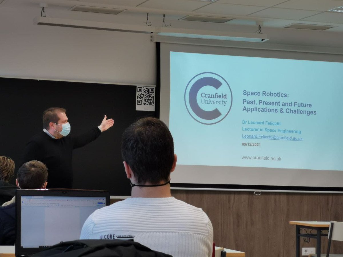 mayrmasterua's tweet photo. Hoy, Leonard Felicetti (@felixcetti) de la @CranfieldUni, nos ha dado una interesante charla sobre robótica espacial y sus últimos avances 🛰️📡 #space #robotics @EPSAlicante @UA_Universidad https://t.co/8YG7XWMHup