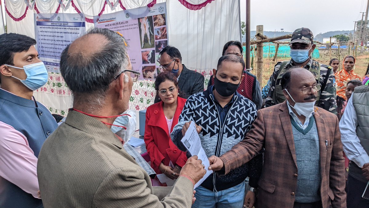 PRADAN_India's tweet photo. Another great initiation by @DcSimdega in the form of a tripartite agreement btw Simdega district administration #Jharkhand ; Krishi Vigyan Kendra, Bano (Birsa Agriculture University Ranchi); @ PRADAN to establish Livestock Resource Center under @ICICIFoundation livestock project https://t.co/DZ0emdMp9W