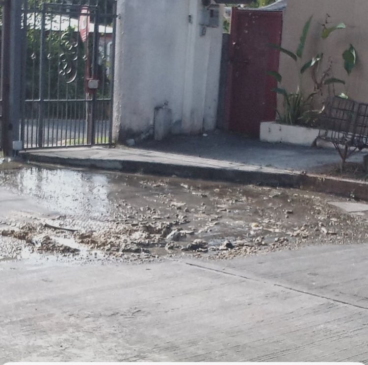 Cuando <a href="/CRigaservices/">Constructora Rigaservices</a> va solucionar el problema de Aguas Negras en Pedregal <a href="/MINSAPma/">Ministerio de Salud de Panamá</a> <a href="/IDAANinforma/">IDAAN</a> <a href="/MOPPma/">Ministerio de Obras Públicas de Panamá</a> muy triste tienen que arreglar eso de raíz ya la gente va hacer una protesta en sus instalaciones de San Antonio