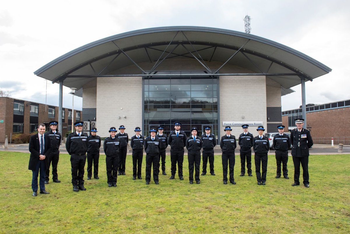 🤩 We may have just welcomed 15 new Police Community Support Officers (PCSOs) to Hertfordshire Constabulary but we’re still looking for more!

↪️ orlo.uk/QqdZM

#job #career #policejobs #recruitment #PCSO #policefamily #Herts