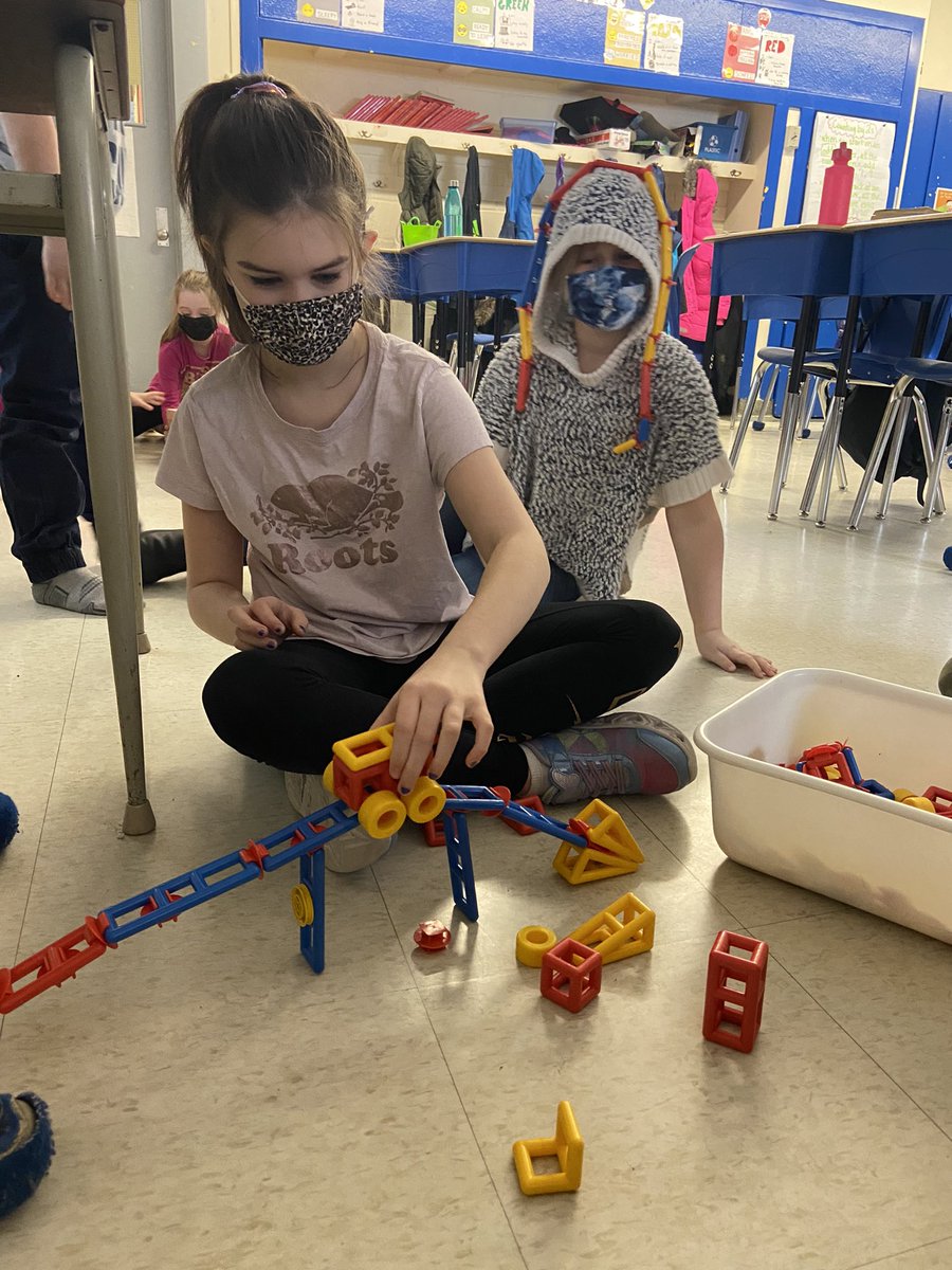 AlexanderQEB's tweet photo. Grade 3’s can build a variety of bridges! @HPEDSB_QEB https://t.co/3DjqxUKCzG