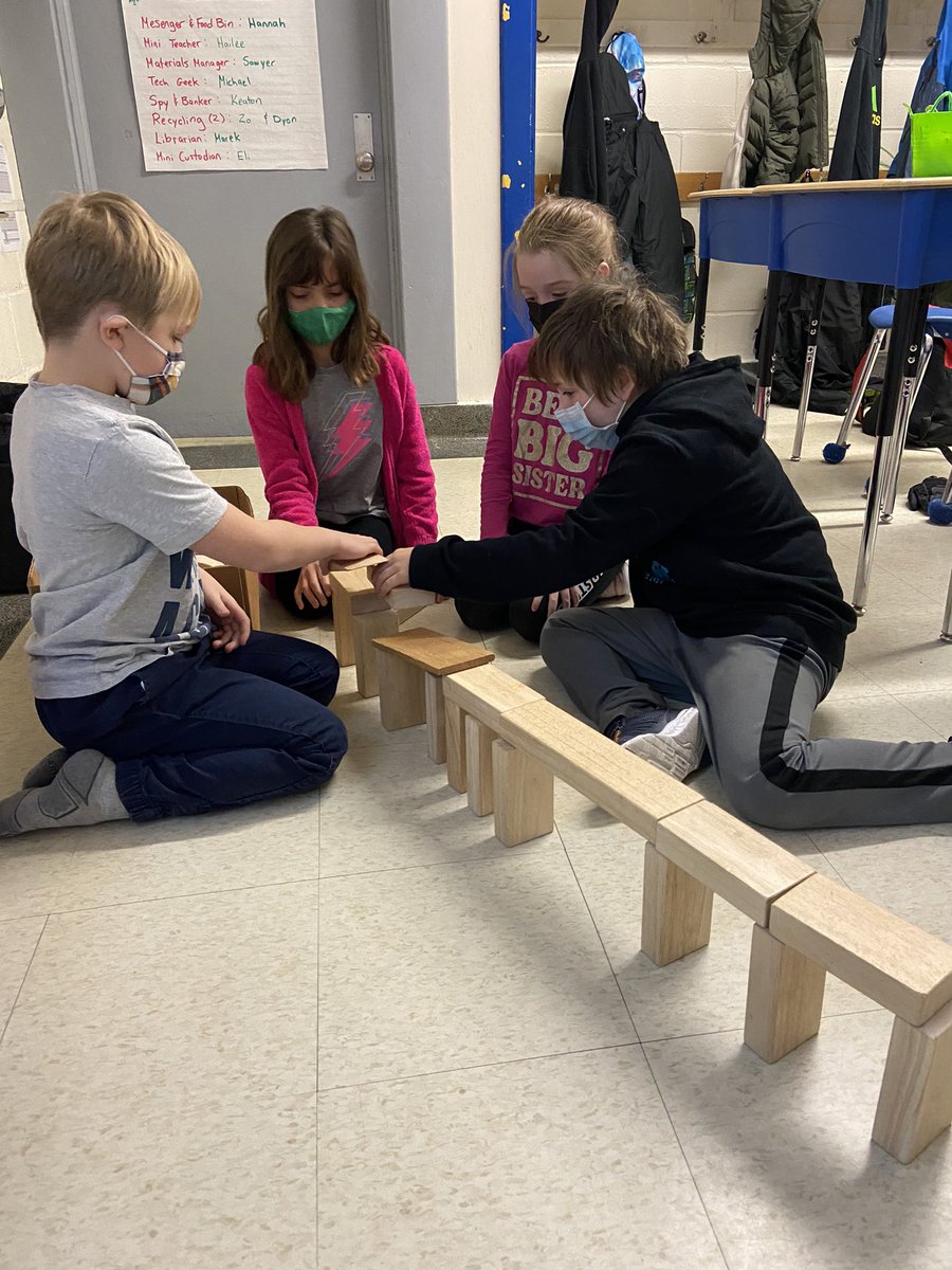 AlexanderQEB's tweet photo. Grade 3’s can build a variety of bridges! @HPEDSB_QEB https://t.co/3DjqxUKCzG