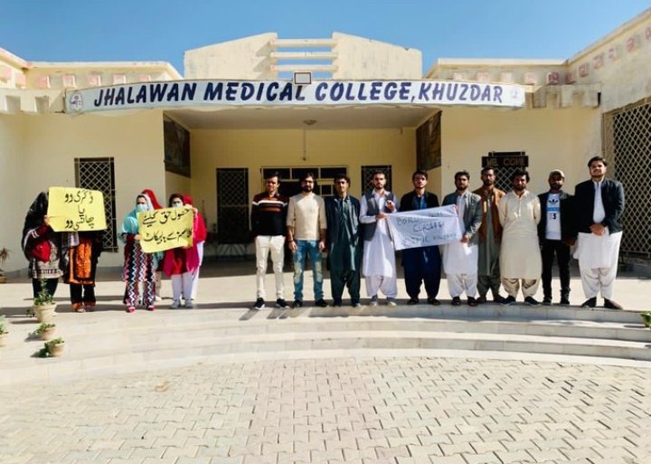 DWMOfficial's tweet photo. Medical Students of Balochistan are protesting as PMC has cancelled the registrations of medical students of all the public sector medical colleges of Balochistan except one.The future of future doctors is being ruined by Pakistan Medical Commission.
#BoycottPMCspecialexam https://t.co/47zKevMfaB