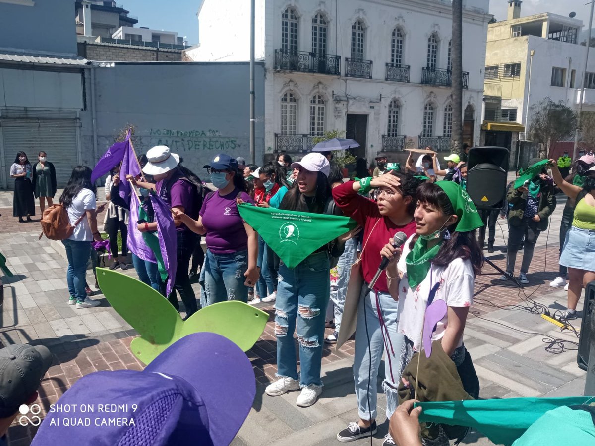 Hoy nos movilizarnos, estamos en vigilia porque la creación de una #LeyJustaYReparadora es una deuda histórica que el Estado tiene con las sobrevivientes de violación en el Ecuador. 
En esta lucha, nadie se cansa. #AbortoPorViolacion