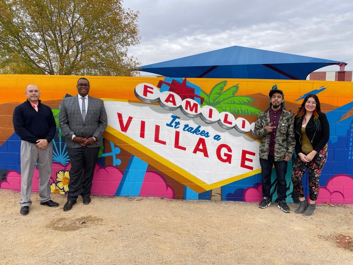CouncilmanCrear's tweet photo. Officially unveiled: the beautiful new mural at Kermit R Booker Sr. Elementary! I am overjoyed to provide this to the great students and staff of the #Ward5 community.  @bookerbobcats https://t.co/pAen3hK2aj