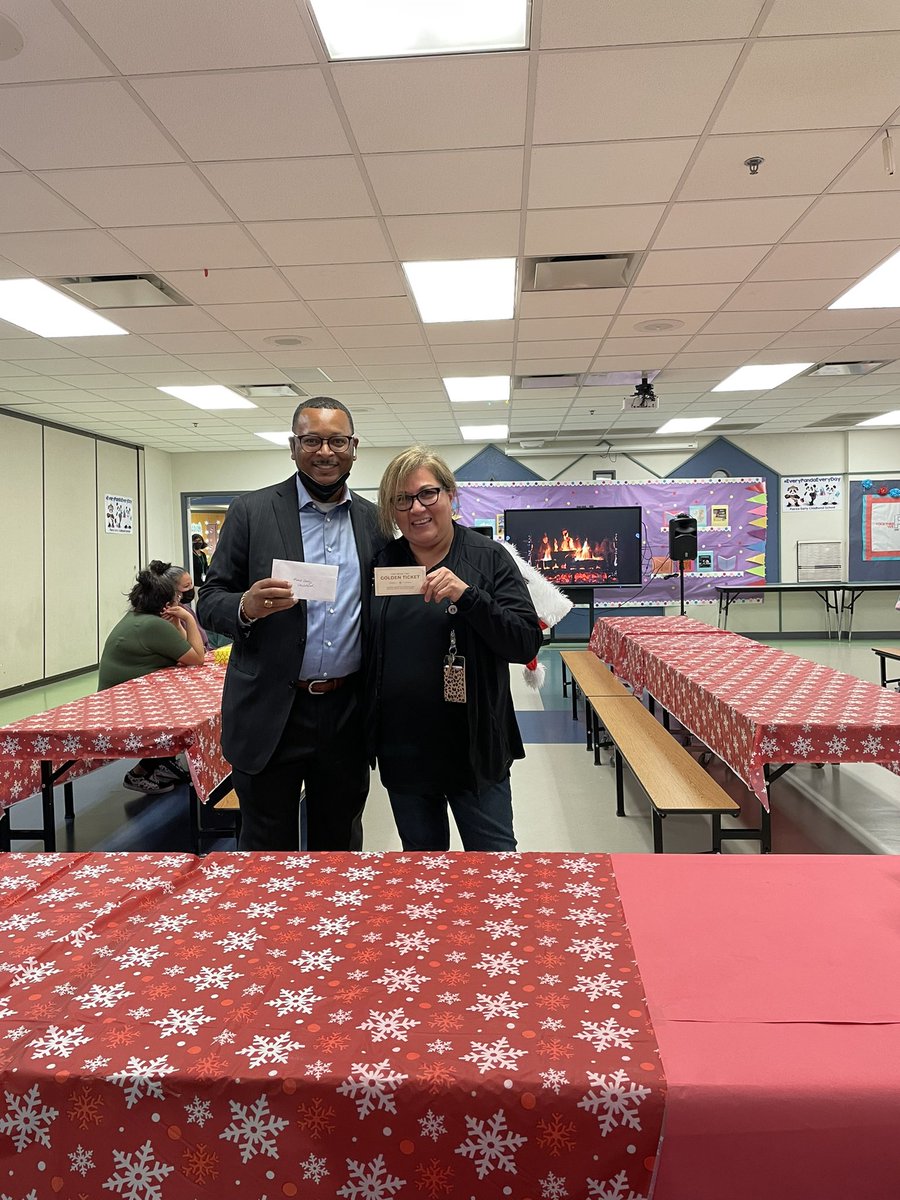 Andre_L_Smith's tweet photo. CONGRATULATIONS TO ANA DELAPENA - the Golden Ticket winner for the holiday lunch provided by Supertindent Hernandez @IrvingISD @IISDMagdaHdz @PierceECPandas Every Panda Every Day! https://t.co/rPWos310En