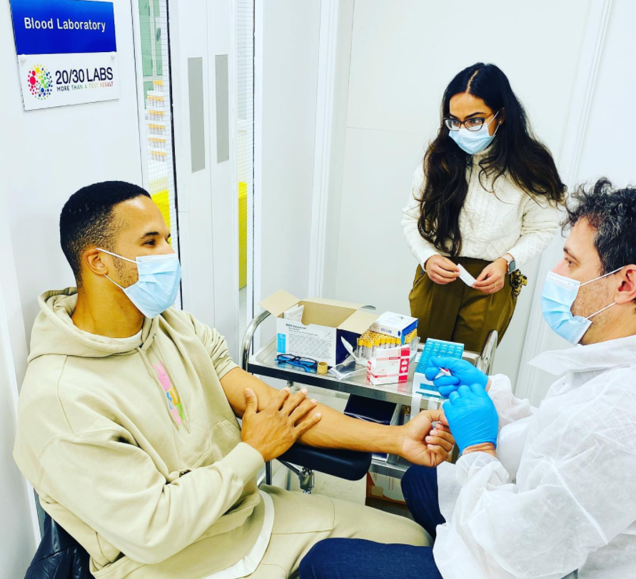 2030Lab's tweet photo. Wednesday we welcomed @SaintsRugby winger @skosan14 to 20/30 Labs Ltd. to test out our new #wellness and #allergy packages.
We will be analysing his blood for health markers and over 300 #allergymarkers.
For your own #wellbeingcheck visit our website https://t.co/x2TEwIJKPY https://t.co/AH1W7A7cct