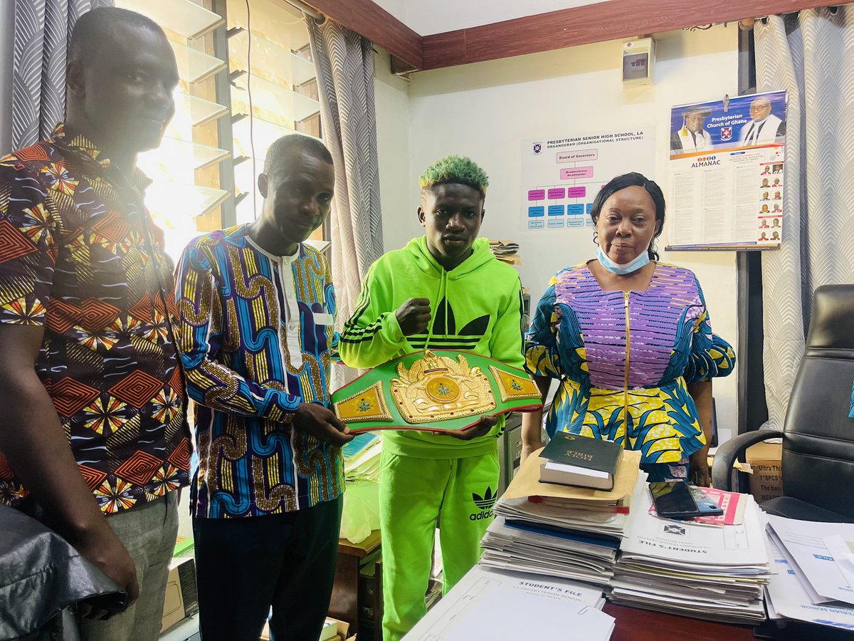 maryeetey_gs's tweet photo. It was very excited today at my formal school La Presbyterian Senior High to show up my National Title belt..
#winbase
#boxingeye
#teamaryeetey
#GhanaBoxingAuthority
#NationalChampion
#lapresec
🇬🇭Proudly Ghanaian🌟🥰🙏🏿🥰 https://t.co/tsMAOX1bqR