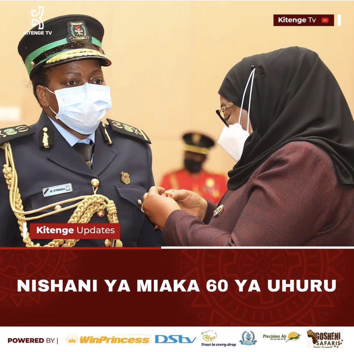 mshambuliaji's tweet photo. Rais Samia Suluhu Hassan, akitunuku Nishani ya miaka 60 ya Uhuru kwa Mkuu wa Jeshi la Uhamiaji nchini Kamishna Jenerali Dkt. Anna Peter Makakala kati ya watunukiwa 893 ikiwa ni sehemu ya Sherehe ya Maadhimisho ya kutimiza miaka 60 ya Uhuru

#KitengeUpdates https://t.co/5Iqtjs5xC6