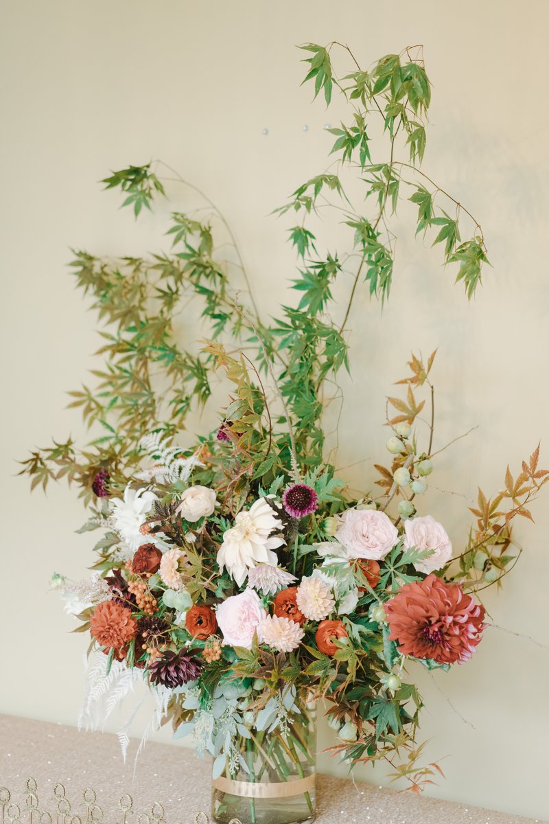 rustywright_'s tweet photo. Wedding flowers. A series. https://t.co/oMXq3jm4Fk