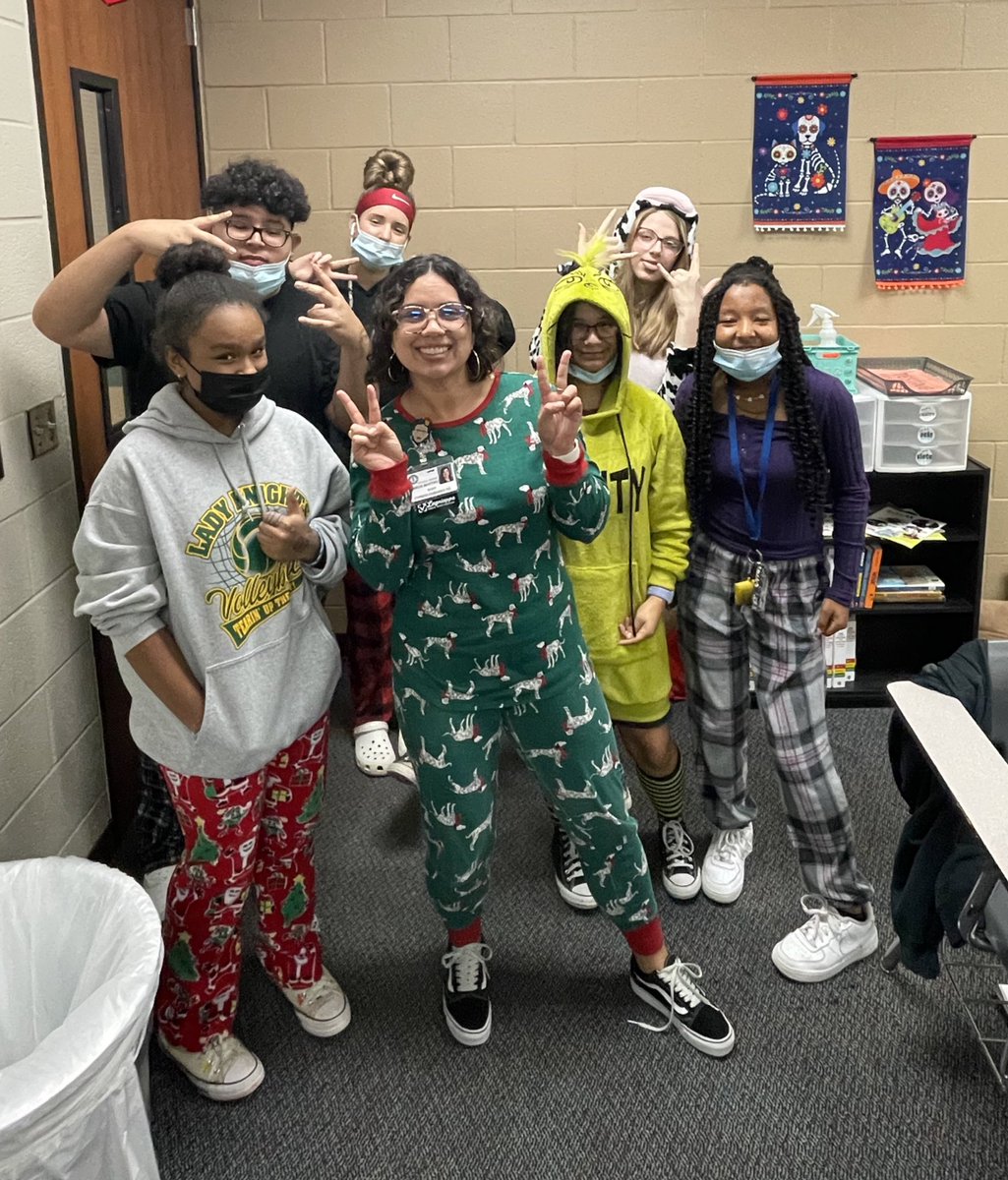 senoritagarcia_'s tweet photo. Christmas Pjs Day 🎄&amp; a sweet nomination from a star athlete AND student!  #12KnightsofChristmas https://t.co/wualLfDChu