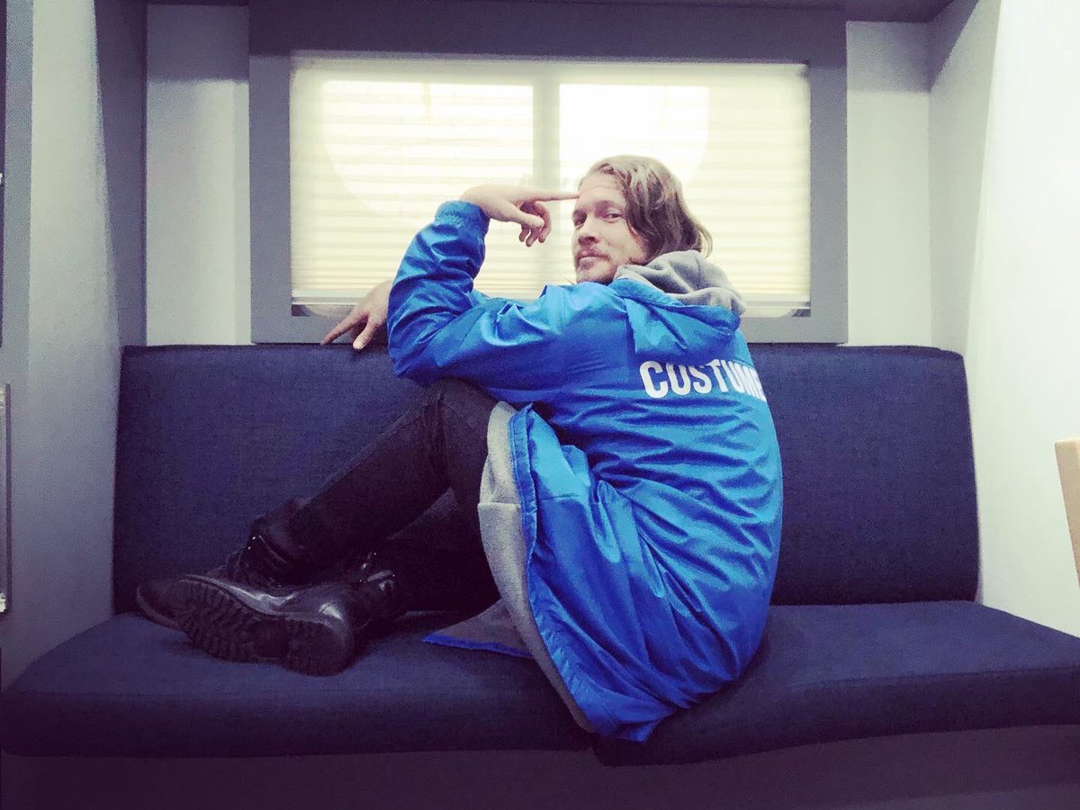 scott_deckert's tweet photo. Aaand this week I can literally walk to set! But I still have plenty of downtime in the ol’ trailer to provide enthralling iPhone “timer countdown” photo shoots for my favorite people. 😝

@therookie https://t.co/gi3yXlkFWi
