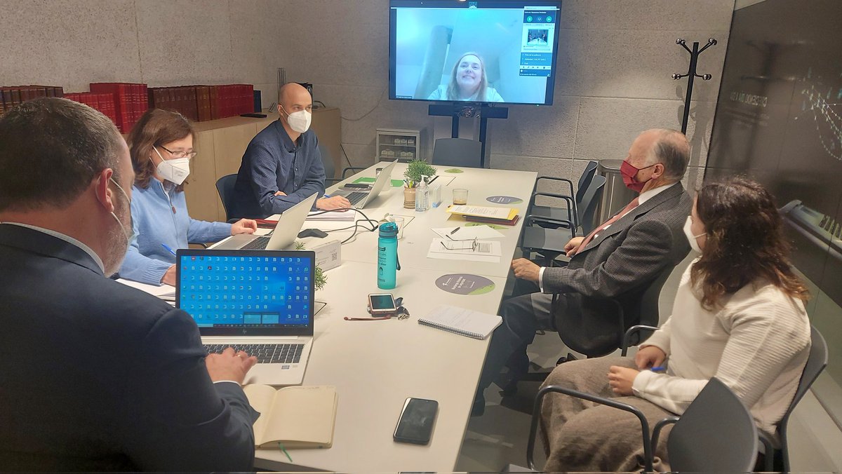 Farmaceuticos_'s tweet photo. Reunion hoy de la Comisión de Formación Continuada de @Farmaceuticos_ para abordar y desarrollar la oferta formativa para 2022 #FarmacéuticosFormación https://t.co/b6GTZ2HzjP
