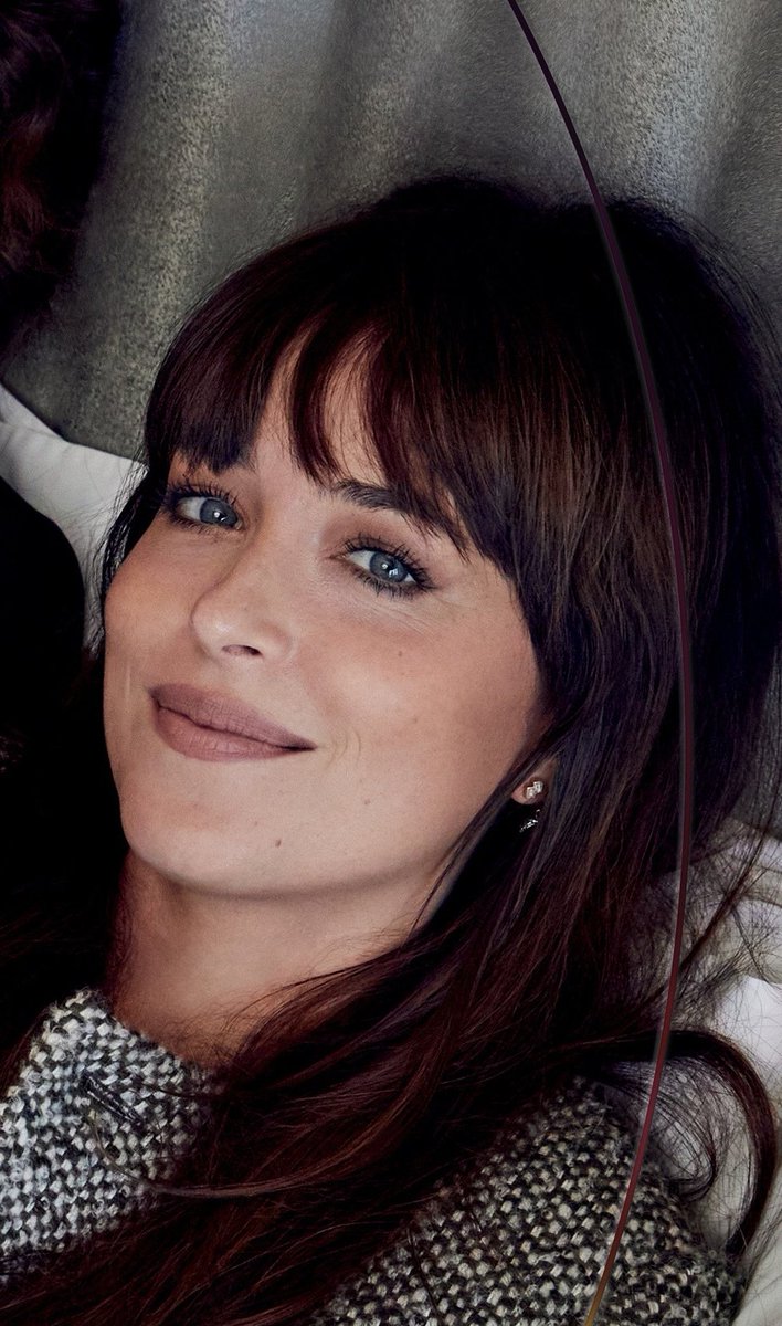 flixophilic's tweet photo. Dakota Johnson in #TheLostDaughter  ❤️ https://t.co/IgBQTyxxqv
