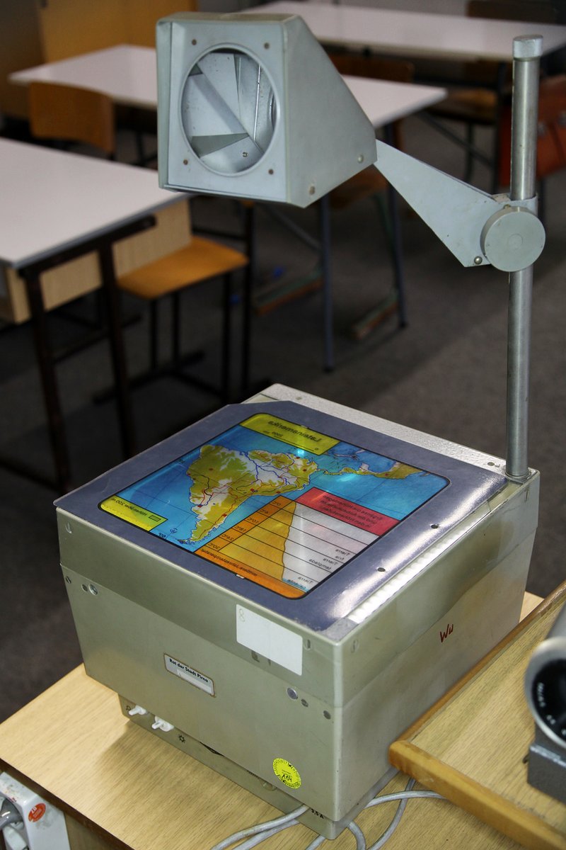 protechtraining's tweet photo. The overhead projector was a simple yet wonderful system for projecting images, text and drawings onto a screen. Transparent sheets of acetate were used to enable presenters to transpose their info onto the screen
#TBT #ThrowbackThursday #overheadprojector #protechtraining https://t.co/tQ26yY4xzU